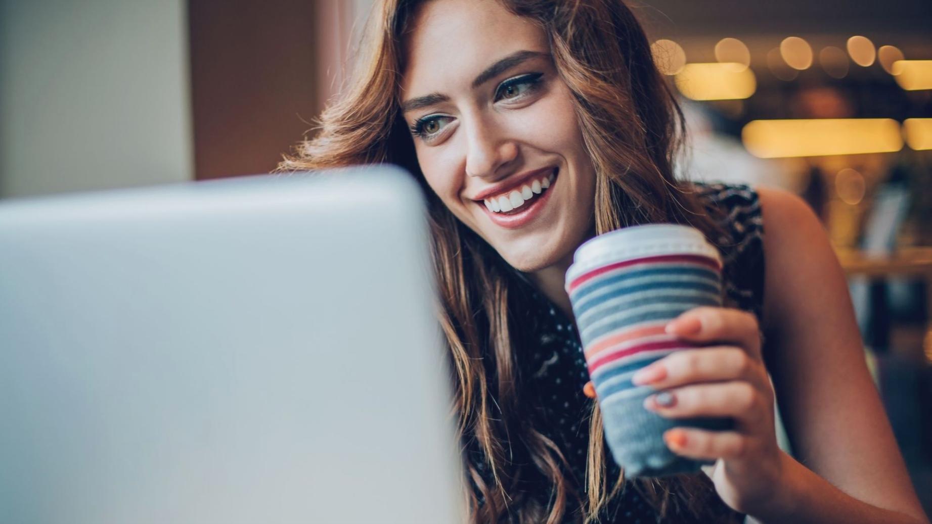 Lernende bei der praktischen Arbeit