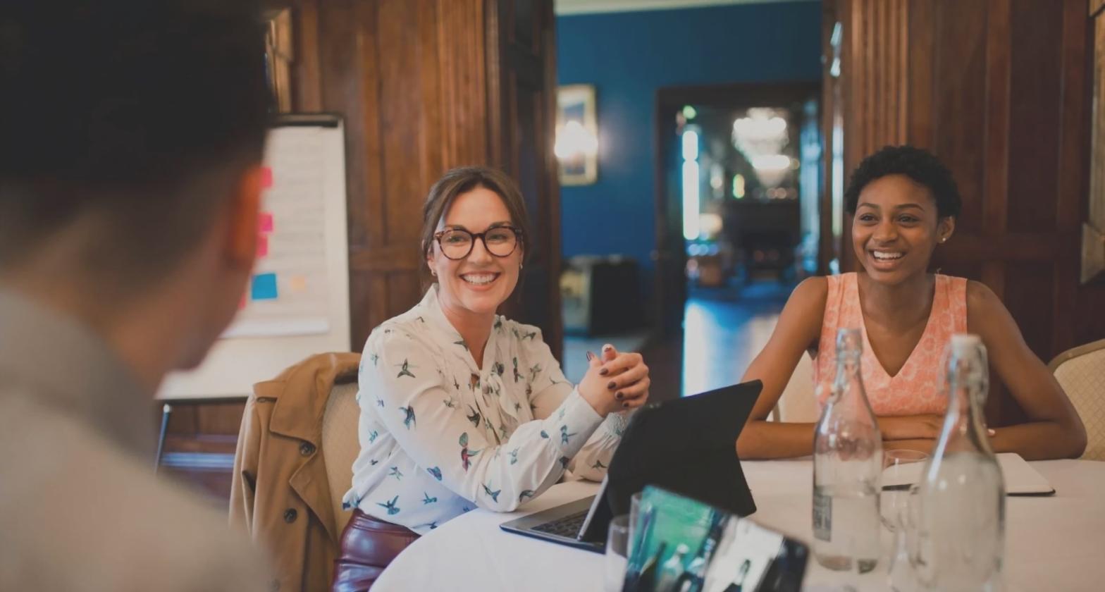 Strukturierte Lernumgebung mit klaren Schritten